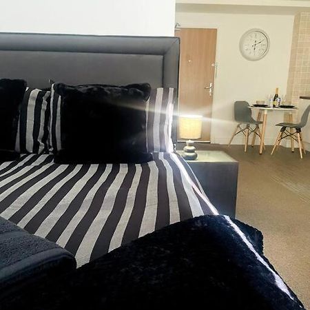 #215 1 Bed Serviced Apartment Derby Ngoại thất bức ảnh