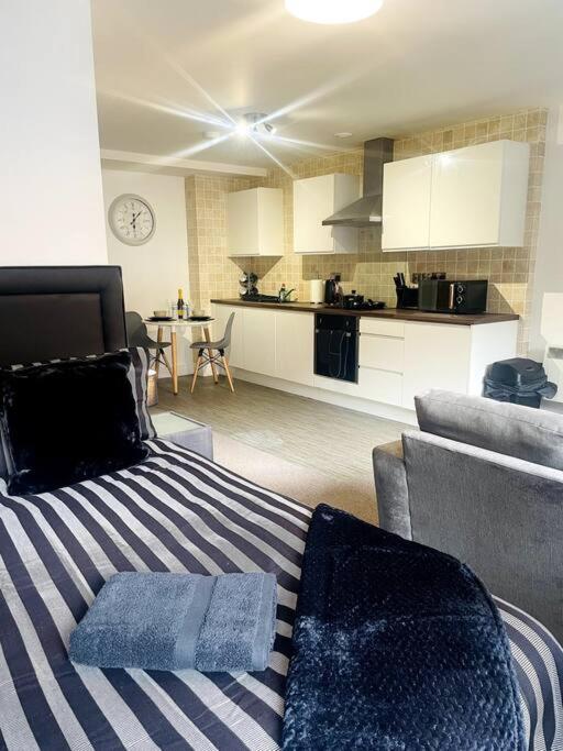 #215 1 Bed Serviced Apartment Derby Ngoại thất bức ảnh