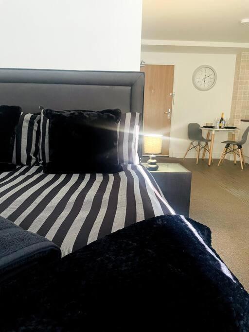 #215 1 Bed Serviced Apartment Derby Ngoại thất bức ảnh