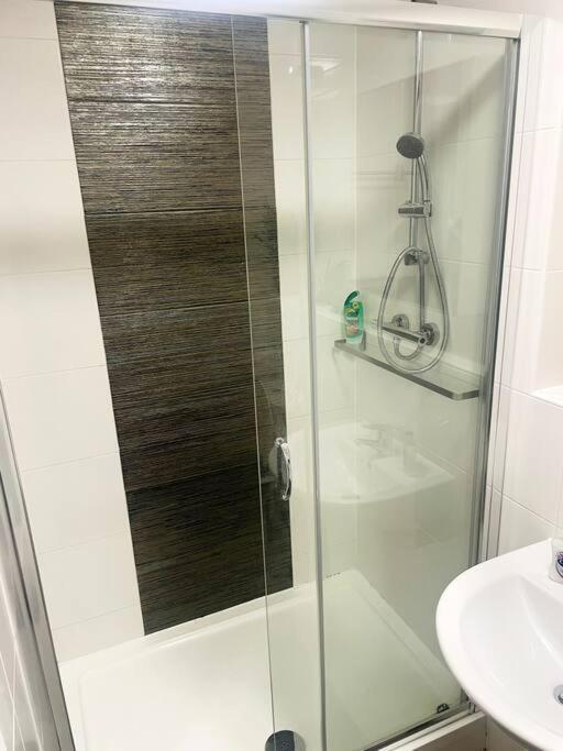 #215 1 Bed Serviced Apartment Derby Ngoại thất bức ảnh