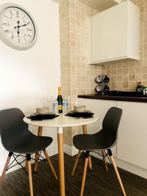 #215 1 Bed Serviced Apartment Derby Ngoại thất bức ảnh
