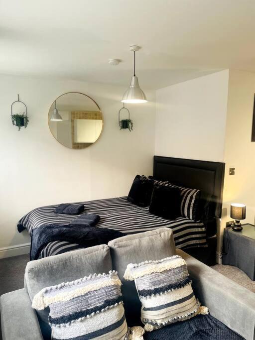 #215 1 Bed Serviced Apartment Derby Ngoại thất bức ảnh