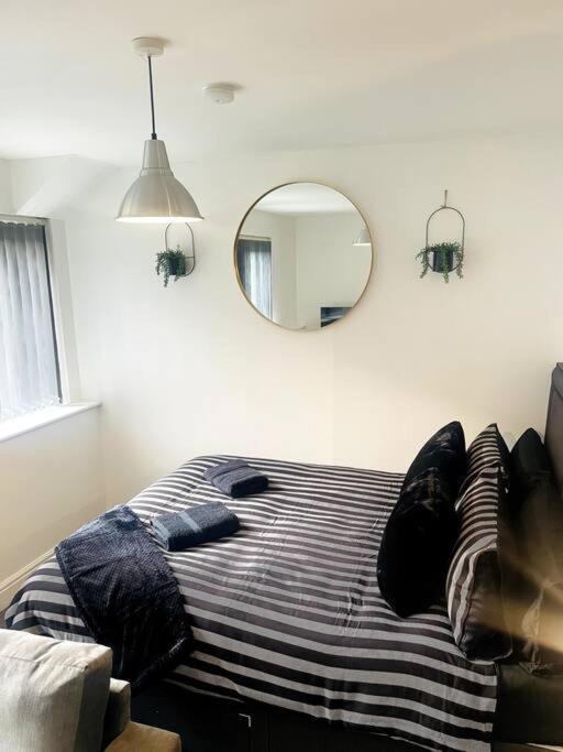 #215 1 Bed Serviced Apartment Derby Ngoại thất bức ảnh
